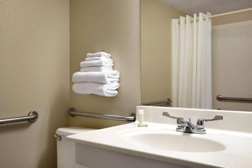 Super 8 by Wyndham Carbondale in Carbondale, USA