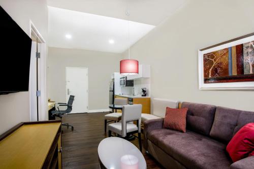 Hawthorn Suites by Wyndham McAllen - image 28