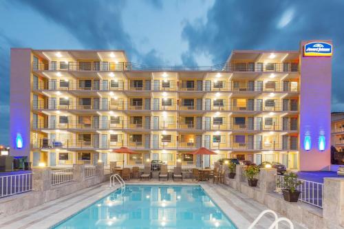 Howard Johnson by Wyndham Virginia Beach At The Beach in Virginia Beach, USA