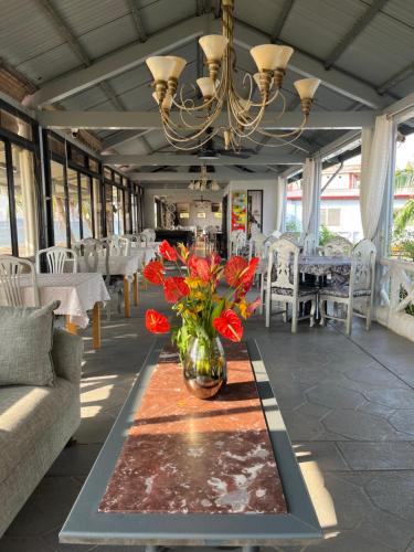 Sunbloom Beachfront Hotel and Restaurant