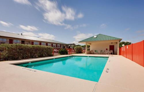 Days Inn by Wyndham San Angelo - image 38