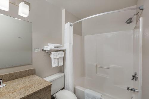 Ramada by Wyndham Platte City KCI Airport in Platte City, USA
