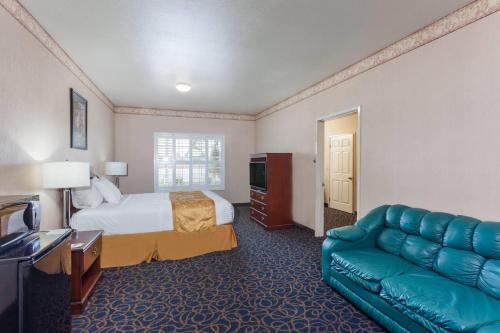 Days Inn & Suites by Wyndham South Gate - image 21