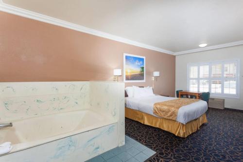 Days Inn & Suites by Wyndham South Gate - image 20