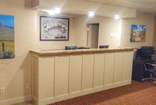 Lobby, Super 8 by Wyndham Dillon in Dillon (MT)
