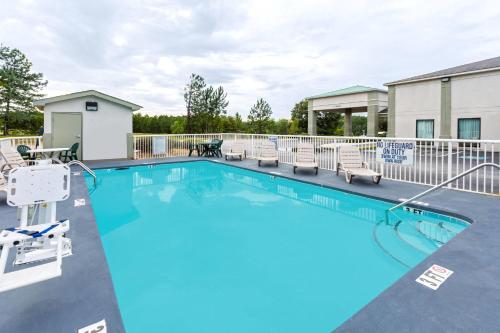 Days Inn by Wyndham Lugoff in Lugoff, USA