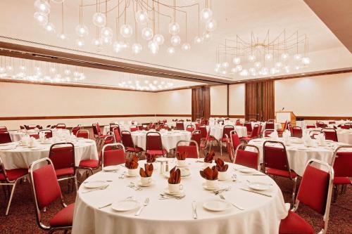 Bankett-terem, Ramada by Wyndham Pinewood Park Resort North Bay in North Bay (ON)