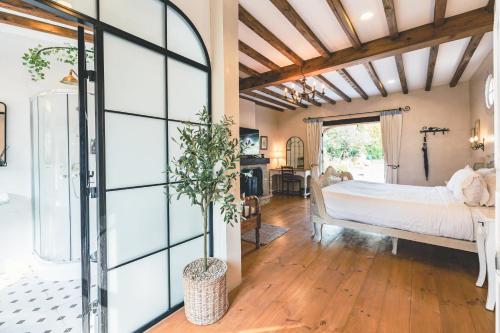 Moon River Village Room Type - Standard King Room