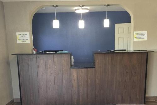 Super 8 by Wyndham Florence in Florence, USA