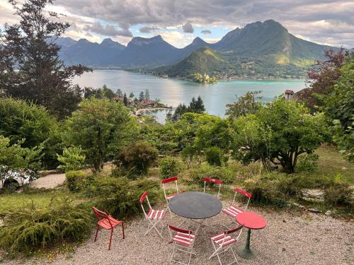 Chalet avec vue splendide sur le lac d'Annecy