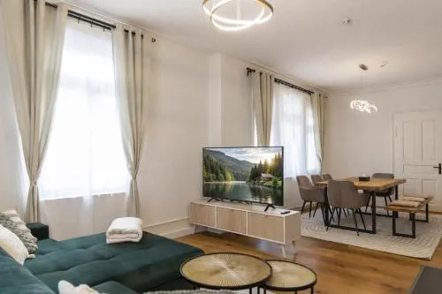 Charaktervolle 122qm Altbau-Ferienwohnung mit Stuck, viel Platz für Familien & Gruppen bis zu 8 Personen, Parkplatz inklusive in Baiersbronn, Deutschland