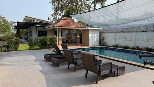 2 bedrooms, 3 beds
