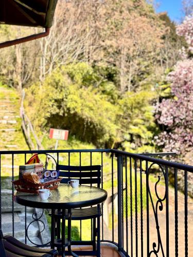 Bilocale con BALCONE a pochi minuti dal LAGO