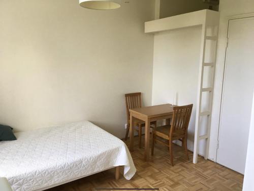 Cozy, quiet, top floor in Töölö