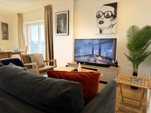 Prestige City Apartment with Magnificent City Views