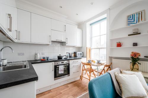 Chic 1 bed Apartment near Museum - image 2