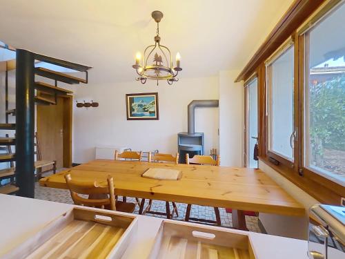 Chalet Bambi, spacieux, jardin, cheminée, kids & pets friendly (Chalet Bambi, spacieux, jardin, cheminee, kids & pets friendly) in ซิออน