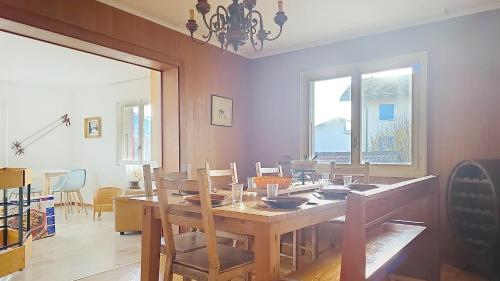 Chalet Bambi, spacieux, jardin, cheminée, kids & pets friendly (Chalet Bambi, spacieux, jardin, cheminee, kids & pets friendly) in ซิออน