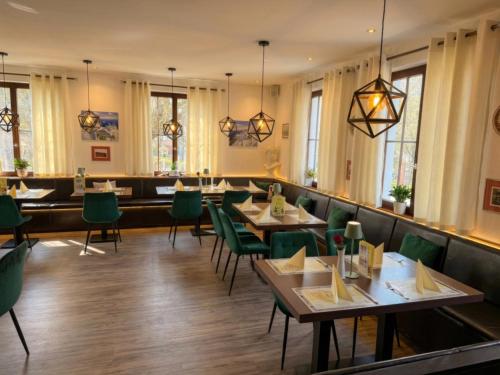 Restoran, Hotel & Restaurant Krone in Märkt (Hotel & Restaurant Krone in Markt) in Weil Am Rhein