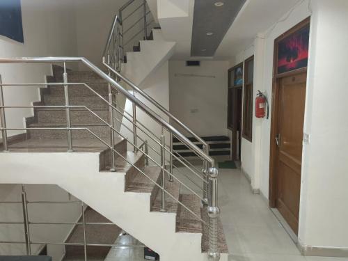 Paras Hotel photo 5