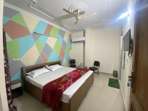 Paras Hotel photo 2