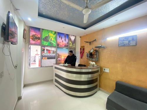 Paras Hotel photo 3