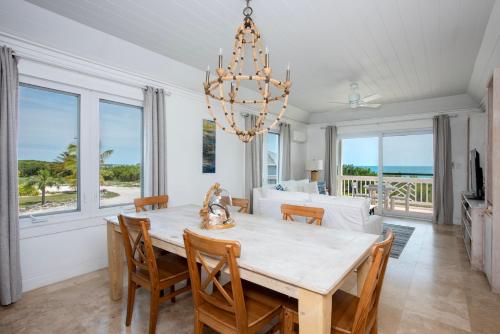 Lux Condo w/Views, Htd Pool, Priv. Beach, Golf Cart, Kayaks, AS SEEN ON HGTV in James Pt