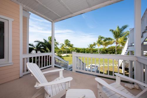 Lux Condo w/Views, Htd Pool, Priv. Beach, Golf Cart, Kayaks, AS SEEN ON HGTV in James Pt