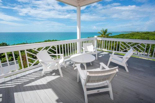 AS SEEN ON HGTV! Lux Condo w/Views, Htd Pool, Beach, Golf Cart, Pickleball in James Pt