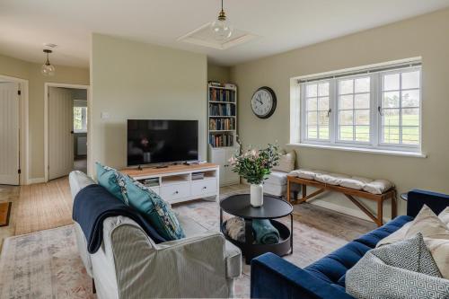 Forest Cottage, Cosy Countryside Escape near Bath — other in 221 Conkwell Forest Cottage, Limpley Stoke United Kingdom, BA2 7FD