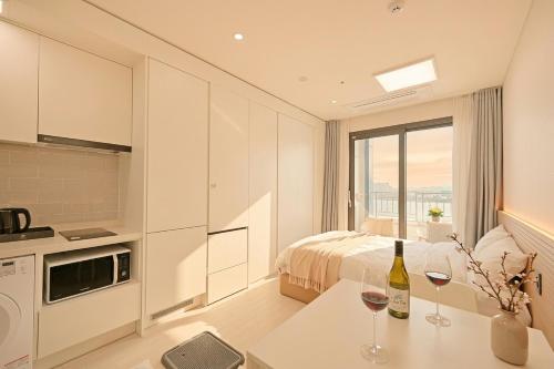 World Sky Residence Hotel in Sokcho-hang