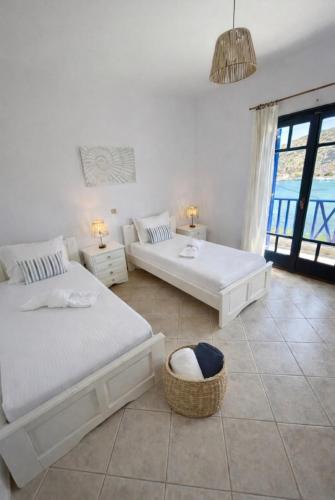 Thalassa house by the sea in Ag. Georgios (Irakleia)