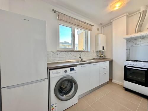 SunSet Studio by Cosmopolis in Stefanestii De Jos