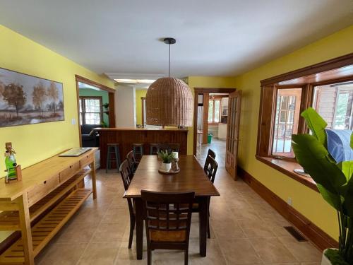 Bryson Beach Retreat in Bryson (QC)