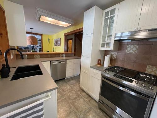 Bryson Beach Retreat in Bryson (QC)