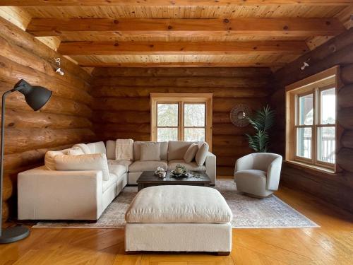 Nordic Log Retreat - Chalet on the River