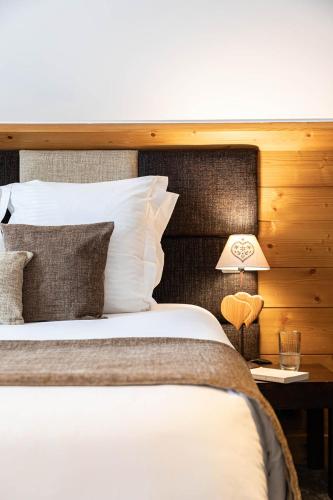 1 queen bed, 1 twin bed