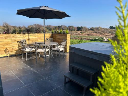 Westcove view three bedroom luxury house with hot tub in Caherdaniel