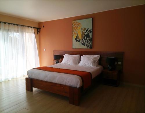 1 queen bed, 2 twin beds