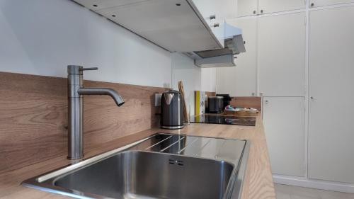 Cozy cocoon in the heart of town HEC & Tecomah in 茹伊昂若薩