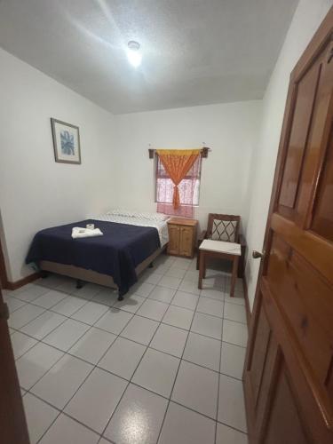 1 king bed, 1 twin bed