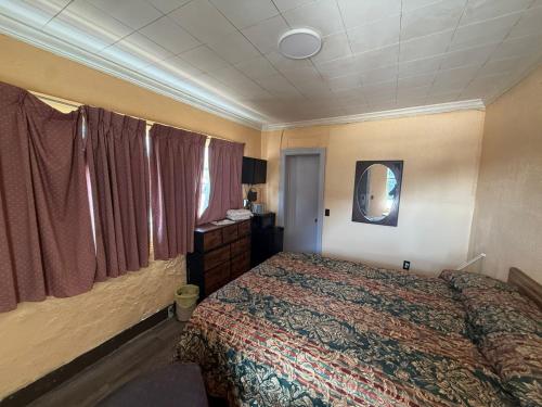 Railroad Inn Amory Near Tupelo MS - image 10