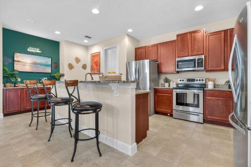 Luxury Dream Home 11BR with Private Pool & Spa near Disney at Encore Resort in Orlando, USA