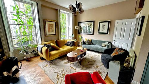 Luxurious Family Home in Camden Town with Garden Hot Tub gîte à louer Mornington Crescent Underground Station