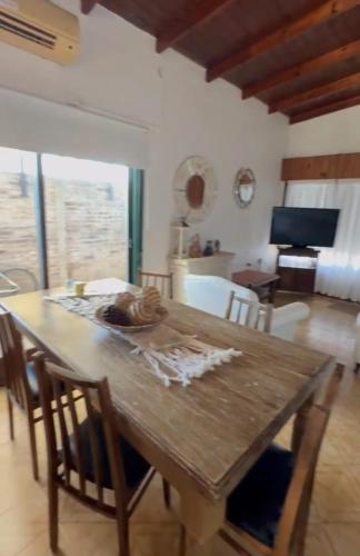 Casa centrica amplia en Baradero con parque y pileta