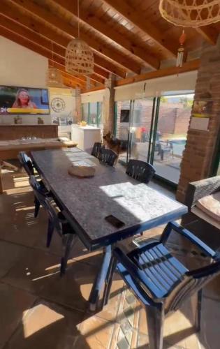 Casa centrica amplia en Baradero con parque y pileta in Baradero