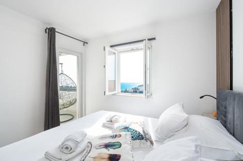 Icy-House Room Type - Studio with Balcony and Sea View