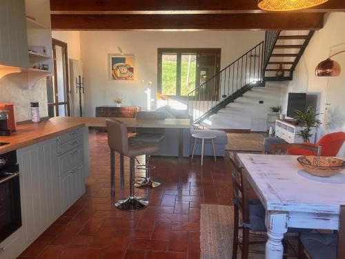 Dozza Getaway with vineyard views, fast Wifi, free parking in 多扎