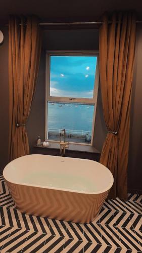 MacDonald Arms Hotel in 托伯莫里