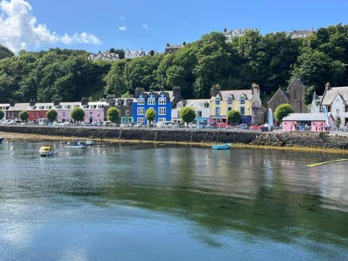 MacDonald Arms Hotel in 托伯莫里